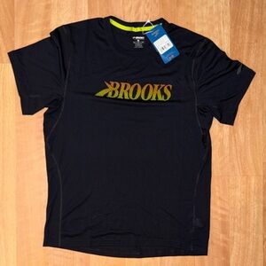 Brooks Black Performance Tee with Yellow Logo Mens NWT Medium